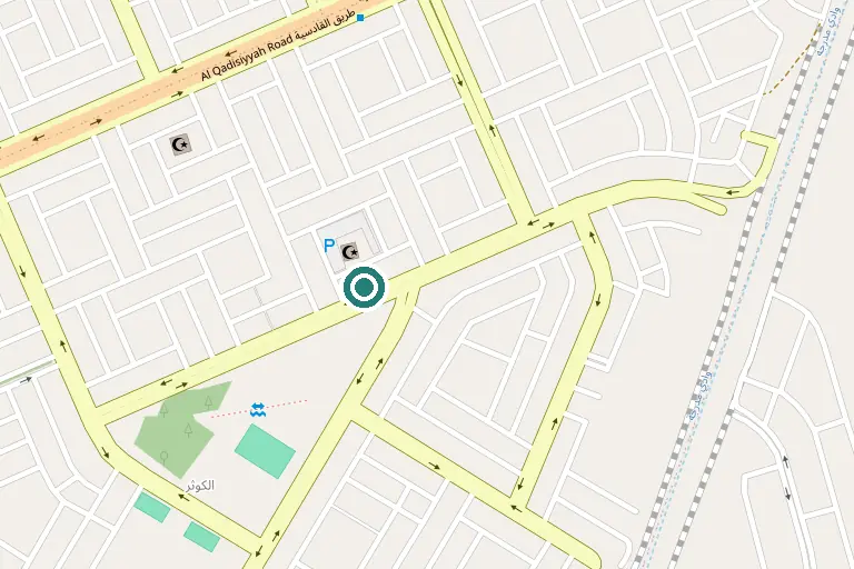 موقع المحل داخل حي الشرائع، على شارع فرعي متصل بطريق القادسية، والمواقف أمامه.